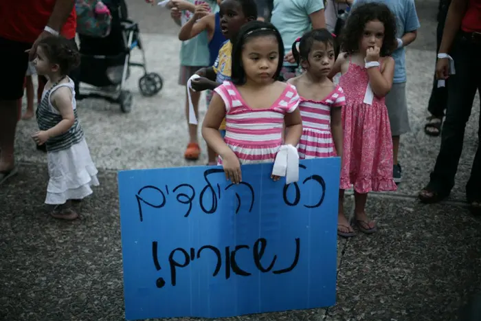 "מדיניות ההגירה של מדינת ישראל היא עקומה לחלוטין. לדוגמא, נושא הדלת המסתובבת"