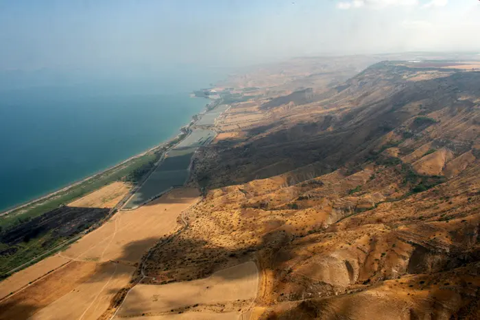 . אין שינוי משמעותי יותר בריבונות מאשר ויתור על שטח שבריבונות המדינה. רמת הגולן