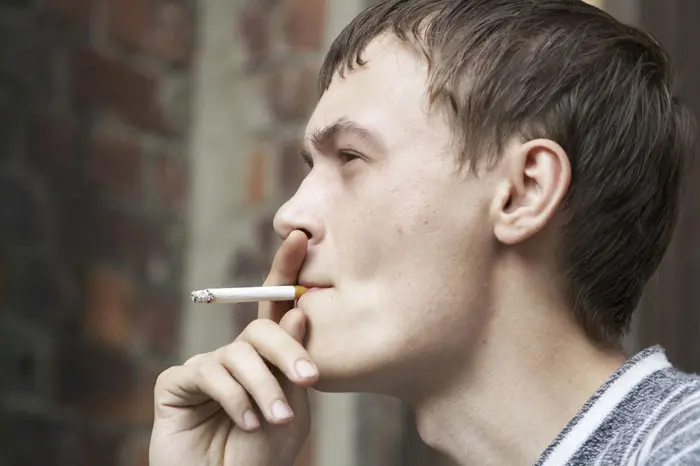 "המעשנים המוקדמים נוטים לקחת שאיפות יותר גדולות ולספוג לריאותיהם יותר מעשן הסיגריה"