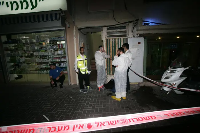 "הריח משתלט על כל הרחוב. גם אם הולכים עשר בניינים מפה. זה לא יאומן הריח הזה". רחוב בן יהודה, הערב