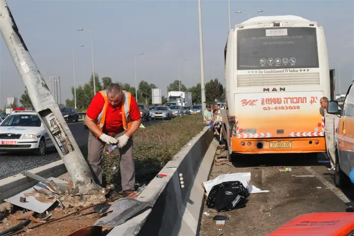 תאונת דרכים בין אוטובוס למשאית בצומת ירקונים ספטמבר 2010