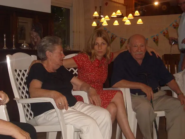 דנה ברגר יחד עם סבא מילק וסבתא ג'ניה