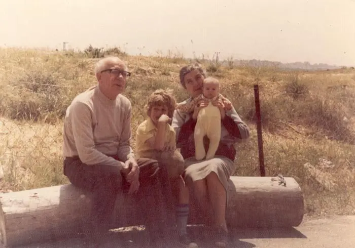 אורי גוטליב עם סבא וסבתא