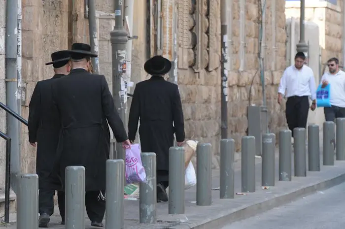 "השומעים לנו ישכנו בטח ועליהם תבוא ברכת טוב"