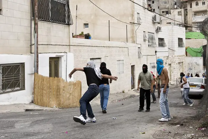 הצעירים חולצו על ידי כוחות מג"ב, לרכב נגרם נזק כבד