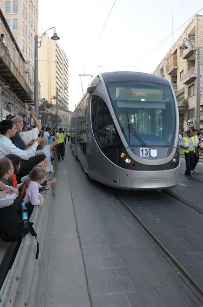 המדינה רוצה מחיר של שקל אחד לנסיעה, הזכיינית רוצה שלושה שקלים