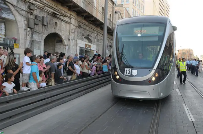 הזכיינית תובעת את המדינה, המדינה תובעת את הזכיינית