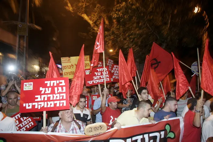הדמוקרטיה נחלשה מאז הרצח. הפגנת שמאל בתל אביב