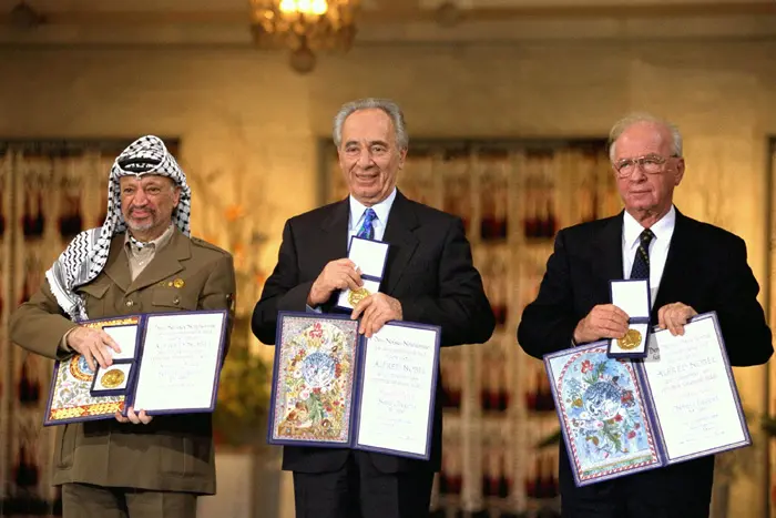 רבין, פרס וערפאת במעמד זכייתם בפרס נובל לשלום, 1994