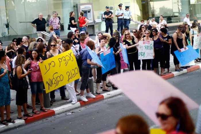 השלמת המיזוג צפויה להוביל לפיטורי כ-1,000 עובדים