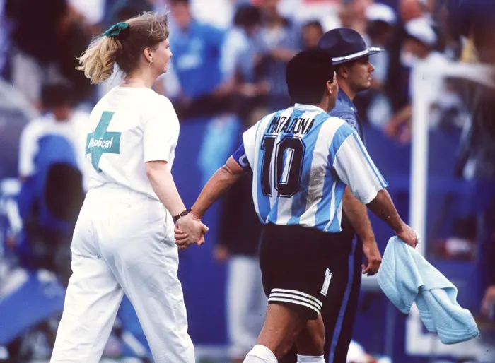 דייגו מראדונה שחקן נבחרת ארגנטינה נלקח לבדיקות סמים במונדיאל 1994