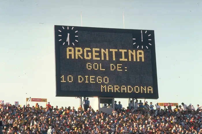 לוח התוצאות ב-1981 מראה על שער של דייגו מראדונה
