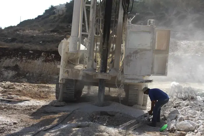 אתר בנייה הופך למקום מסוכן להיות בו