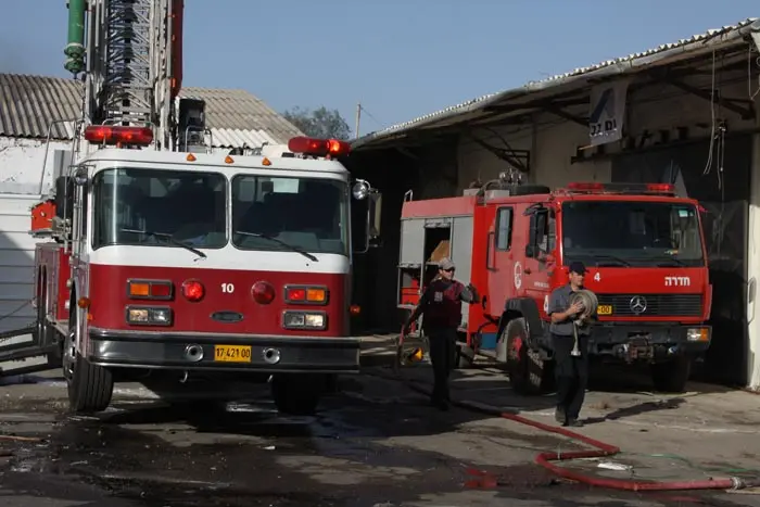 לעתים, גם ההערכות האנושית הטובה ביותר לא יכולה לעזור". כבאיות בדרך לכיבוי האש