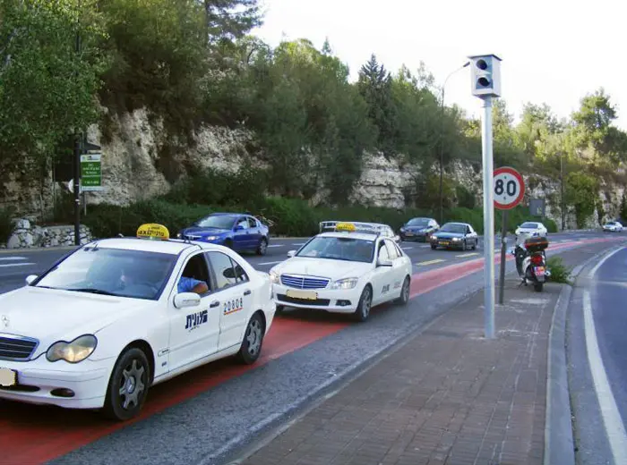 מצלמות אכיפה דיגיטליות בנתיבי תחבורה ציבוריים