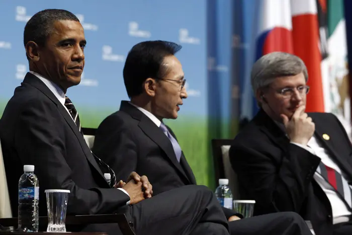 "ארצות הברית עלולה לחזור למצב הישן של חוסר היציבות". אובמה, עם ראש ממשלת קנדה ונשיא דרום קוריאה