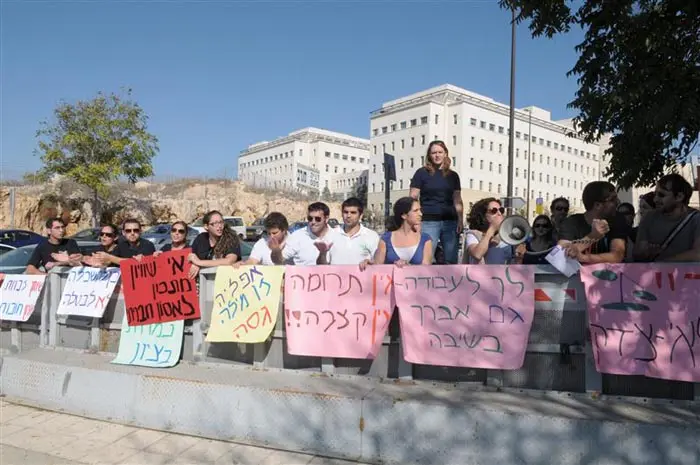 הסטודנטים קראו לשוויון בנטל