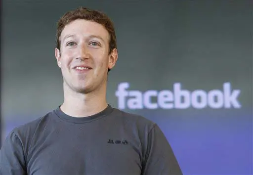 מניית פייסבוק השלימה ירידה של 50% מאז הנפקתה לפני כשלושה חודשים. צוקרברג