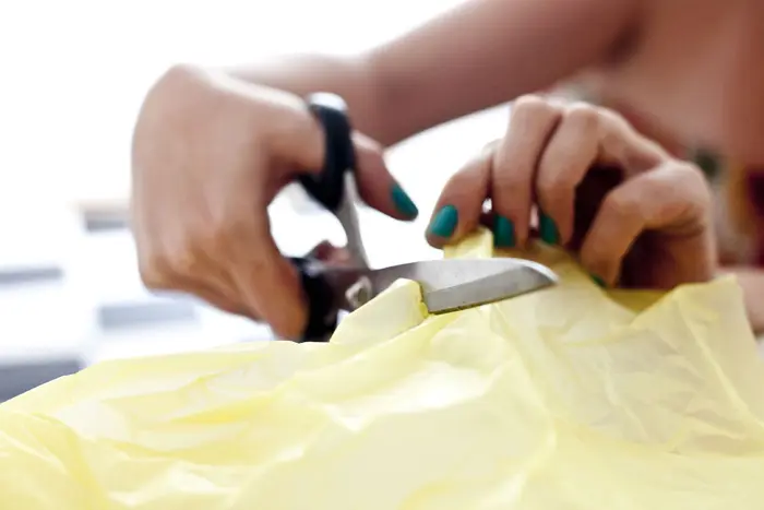 זה בידיים שלכם: הכנת שטיחון כניסה משקיות ניילון