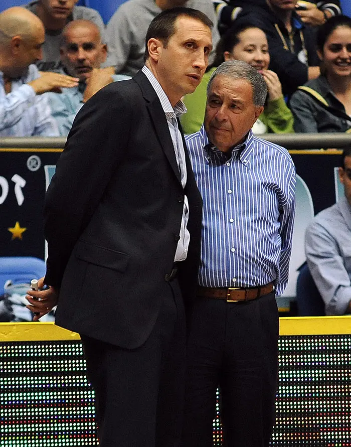 מי שצריך לראות את העבודה הזאת ורואה אותה, יודע שמכבי, למרות הפסד לבני השרון ואולי הפסד בקובנה, בכיוון הנכון. זה יוצר שקט תעשייתי