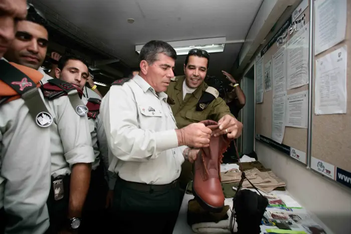 "התרחיש שבו השפעות דו"ח רצח חרירי יוכוונו לכיוון גבולנו הצפוני הוא תרחיש פחות סביר". הרמטכ"ל רב אלוף גבי אשכנזי