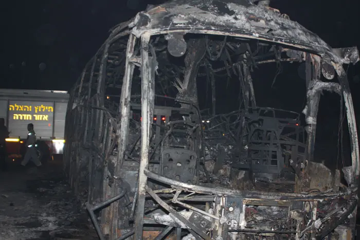האוטובוס שנשרף כולו בשריפת הענק ביערות הכרמל כשבתוכו צוערי קורס קצינים של השב"ס, דצמבר 2010