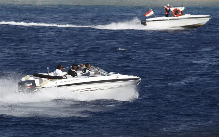 סירות משמר החופים המצרים עורכות סריקות בניסיון למצוא את הכריש הרצחני