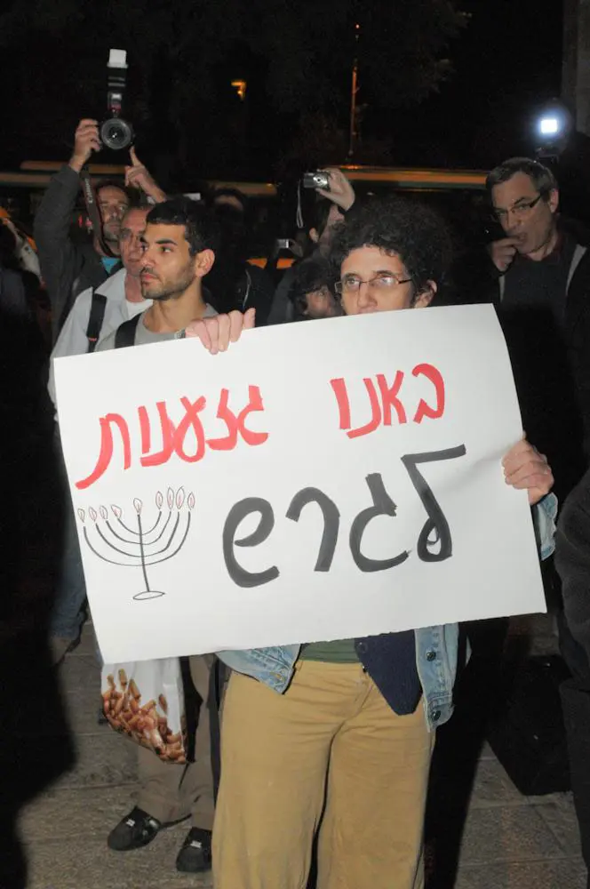 הפגנה נגד מכתב הרבנים