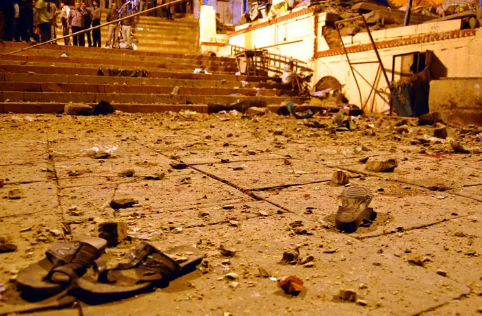 הרס בעקבות הפיגוע במקדש בורנאסי, הודו