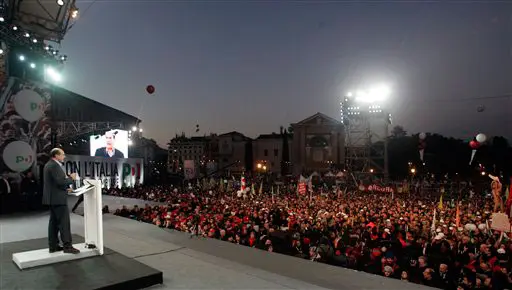 מנהיג המפלגה הדמוקרטית, פיירלואיג'י ברסאני, נואם בהפגנת ה-100 אלף אתמול