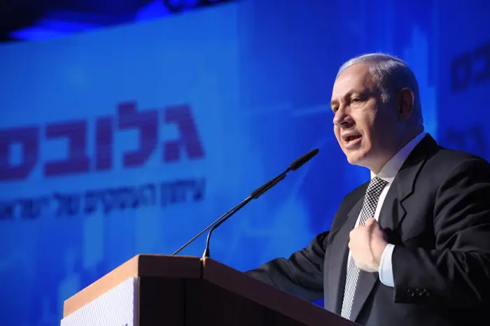 ראש הממשלה בנימין נתניהו נושא דברים בועידת גלובס בתל אביב, דצמבר 2010