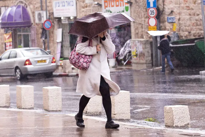 בלילה הגשם יתחזק וייתכנו סופות רעמים בודדות