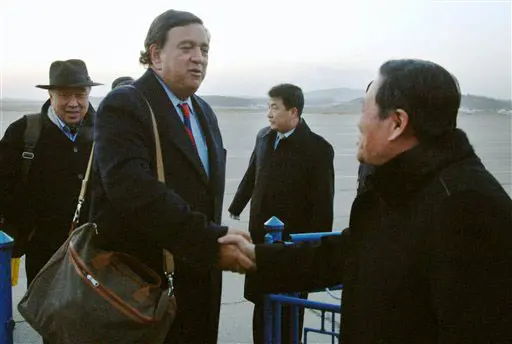 ריצ'רדסון מתקבל בפיונגיאנג על ידי הממונה על ארה"ב במשרד החוץ, לי גון