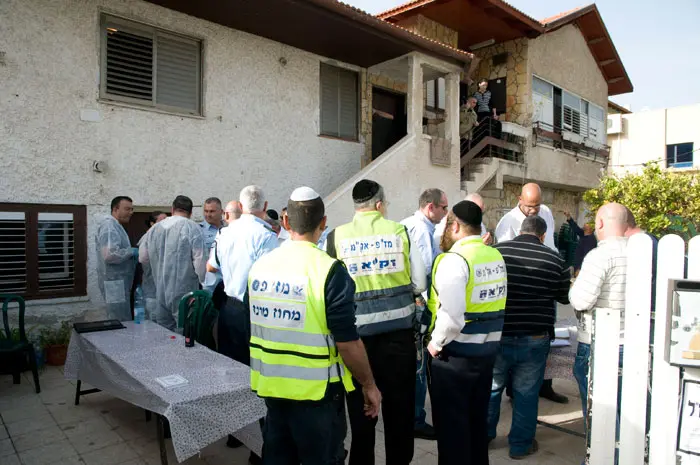 פנייה נוספת לשירותי הרווחה בנוגע למצבו של הבן נעשתה ע"י המשפחה עוד הבוקר. זירת הרצח