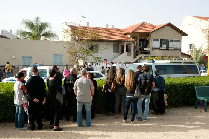 בני משפחתו של הנרצח סיפרו לחוקרי המשטרה כי במשך תקופה ארוכה היחסים בין האב לבנו היו מעורערים