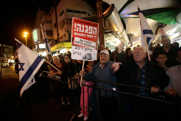 תושבי שכונת התקווה קראו להוצאת הפליטים בכוח