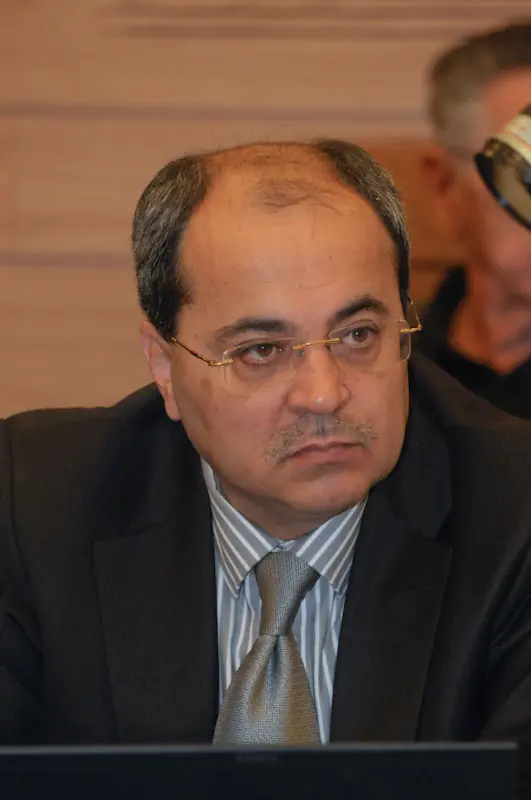 "מקווה שאלה לא כלבי רועה גרמני גזעניים". אחמד טיבי