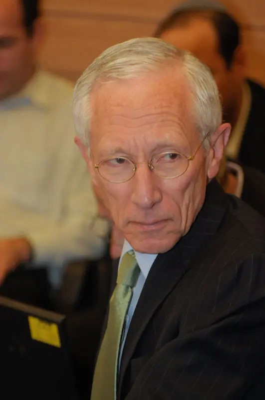 "האינפלציה בישראל גבוהה מיעד האינפלציה של הבנק". פישר