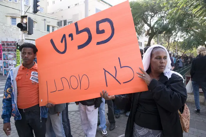 מהעדויות עולה, כי חלק מהפליטים נרצחו בידי המבריחים או הורעבו למוות. הפגנה למען פליטים בתל אביב