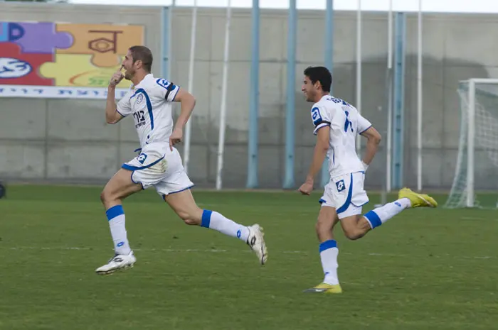 חזר לכבוש אחרי בצורת קטנטנה. אורן ניסים