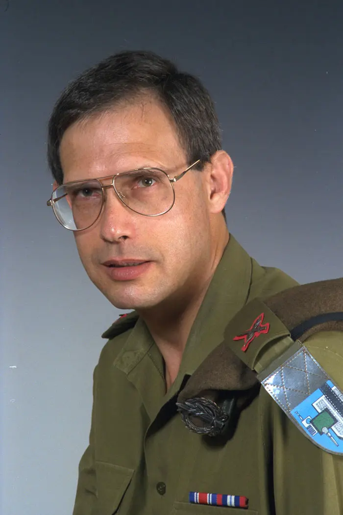 שליטה מוחלטת של הצבא במידע לאזרחים. דובר צה"ל בזמן מלחמת המפרץ נחמן שי