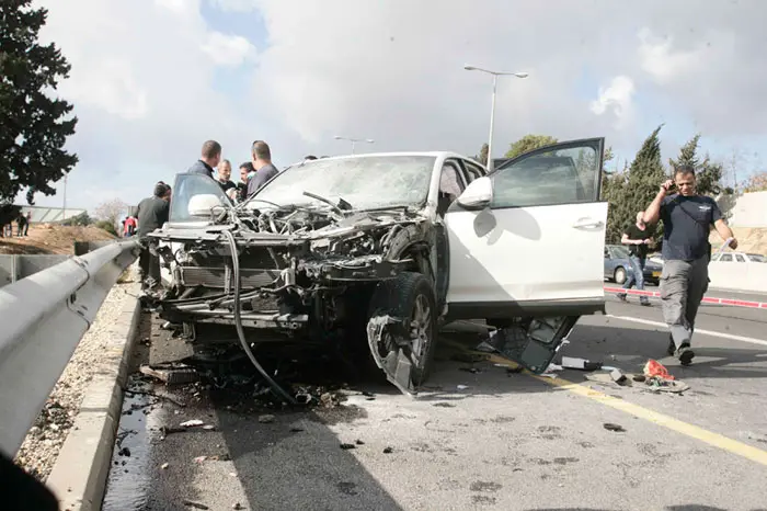 שני פצועים בפיצוץ מכונית בצומת הכפר הירוק, ינואר 2011