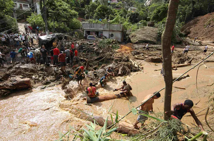 עבודות חילוץ במפולות הבוץ בטרזפוליס, ברזיל