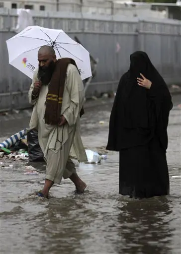 "הכבישים הוצפו, אך לא היו נפגעים". תושבי ריאד בגשם
