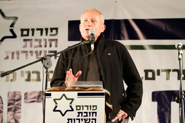 "כשיצא בהאשמות צודקות נגד המפלגה עשו בו לינץ'". דיכטר