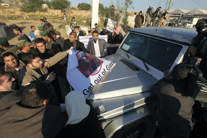כוחות המשטרה של חמאס הצליחו לבסוף לפנות את המפגינים