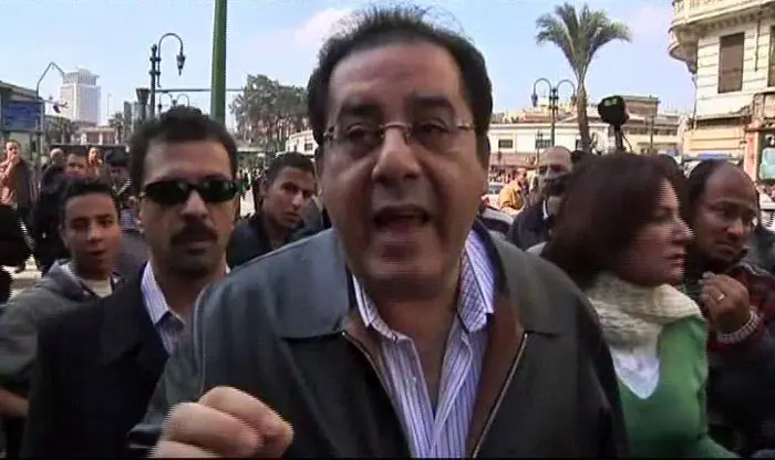 איימן נור בהפגנה בכיכר תחריר