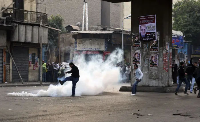 מתפרעים וגז מדמיע בקהיר. "המשטרה נוקטת באיפוק מירבי"