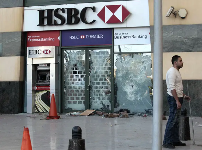 פחד מהתנהגות לא רציונאלית. בנק שנבזז התחילת המהומות בקהיר