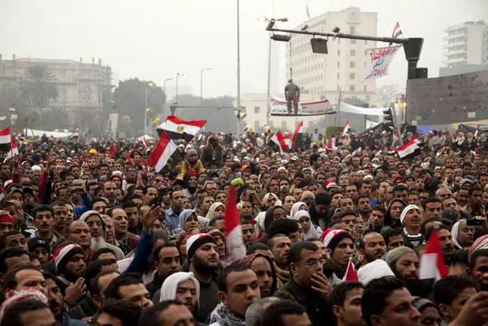 "בכיכר השחרור אתה אולי שומע את קולותיהם של רבבות מפגינים"